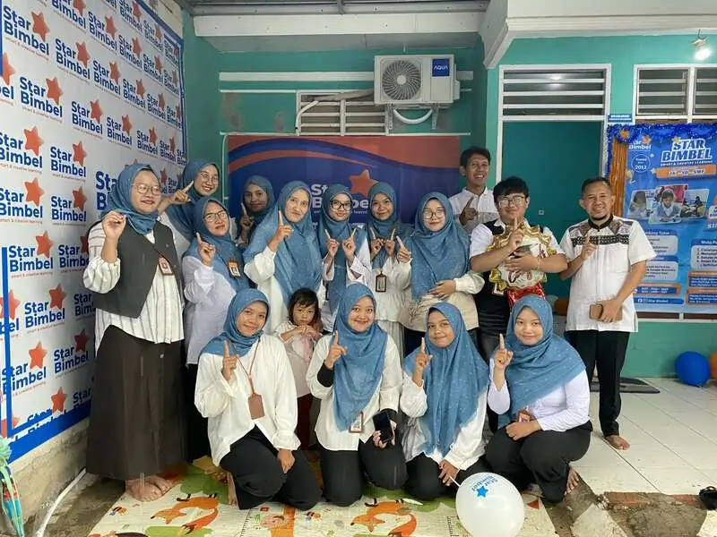 Tim Guru Pengajar Star Bimbel berdedikasi dan ramah